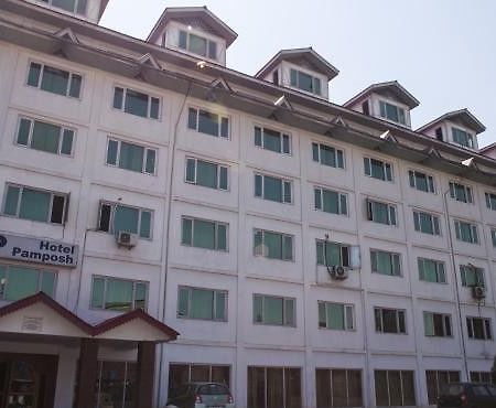 Hotel Pamposh Srīnagar Exterior foto